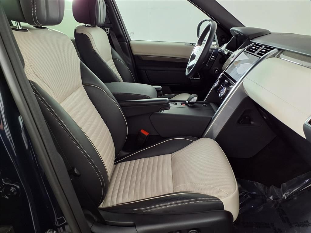 Used 2023 Land Rover Discovery HSE R-Dynamic AWD/4WD image 9