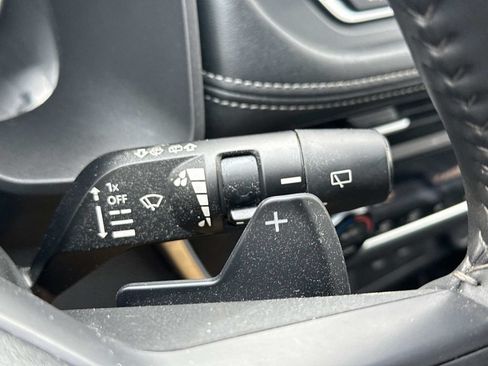 Used 2025 Nissan Rogue SV AWD/4WD image 24