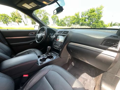 Used 2018 Ford Explorer XLT w/ Equipment Group 202A FWD image 17