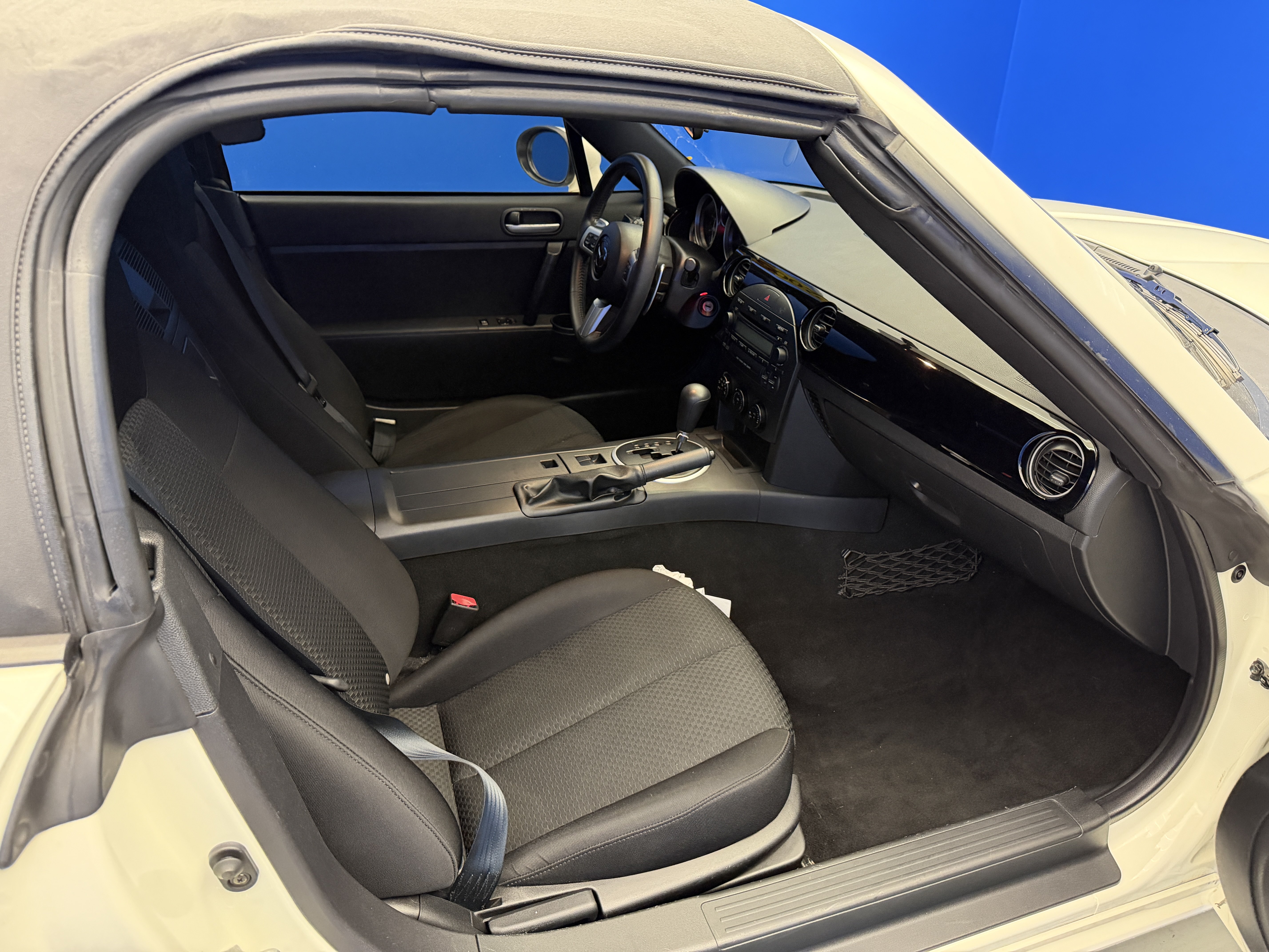 Used 2006 MAZDA MX-5 Miata Touring RWD image 20