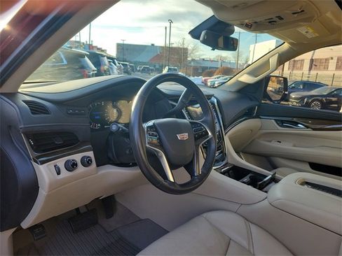 Used 2020 Cadillac Escalade Luxury w/ Escalade Sport Edition image 25