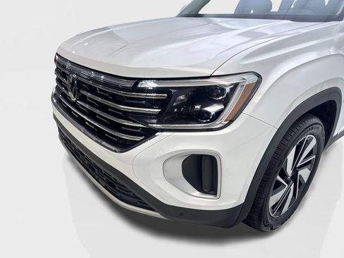 Used 2025 Volkswagen Atlas SEL AWD/4WD image 16