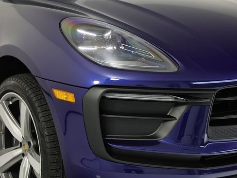 Certified 2026 Porsche Macan AWD/4WD image 17