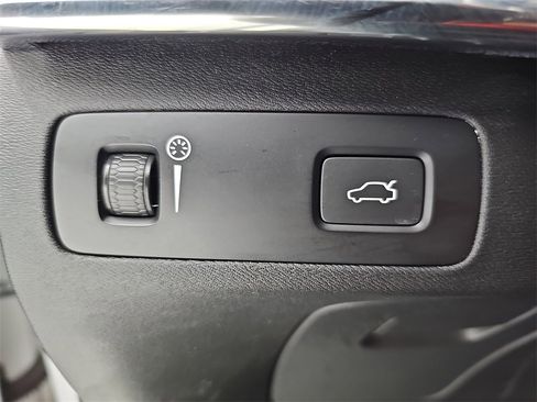 Used 2021 Volvo XC90 T5 Momentum image 33