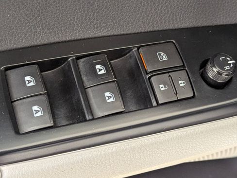 Used 2019 Toyota Camry LE image 24