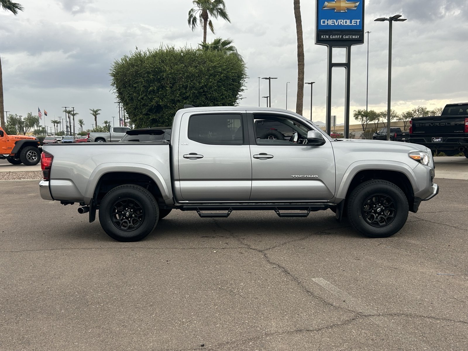 Used 2020 Toyota Tacoma SR5 RWD image 6