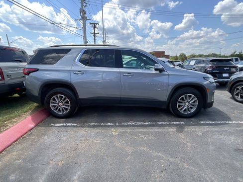 Used 2023 Chevrolet Traverse LT w/ LPO, Cargo Package AWD/4WD image 7