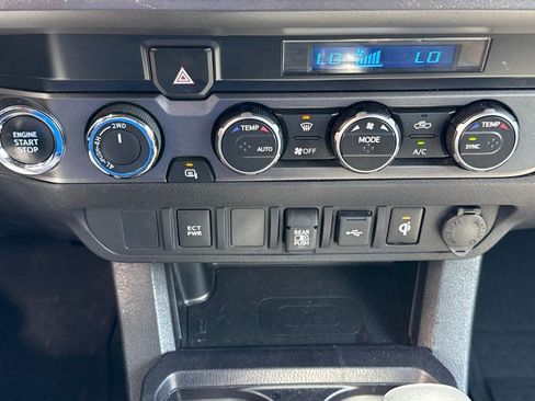 Used 2022 Toyota Tacoma TRD Sport AWD/4WD image 23