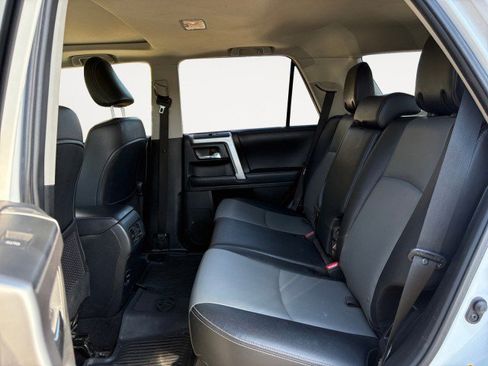 Used 2018 Toyota 4Runner SR5 Premium image 13