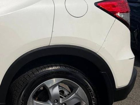 Used 2021 Honda HR-V LX image 13