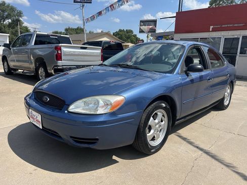 Used 2004 Ford Taurus SE FWD image 2
