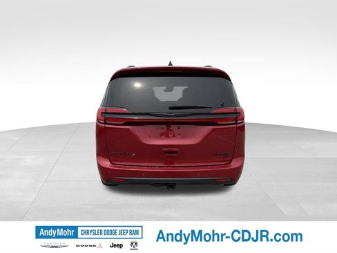 Used 2025 Chrysler Pacifica Limited w/ Uconnect Theater Family Group AWD/4WD image 6