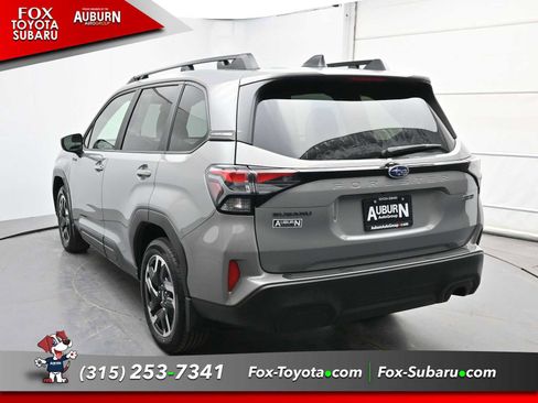 Used 2025 Subaru Forester Premium image 11