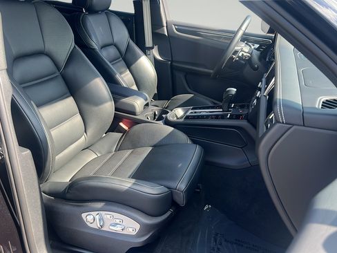 Certified 2024 Porsche Macan S AWD/4WD image 21