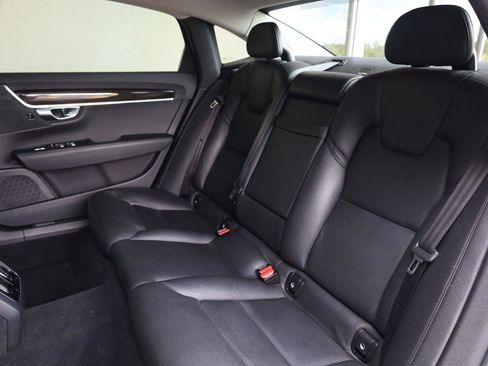 Used 2018 Volvo S90 T5 Momentum w/ Convenience Package FWD image 21