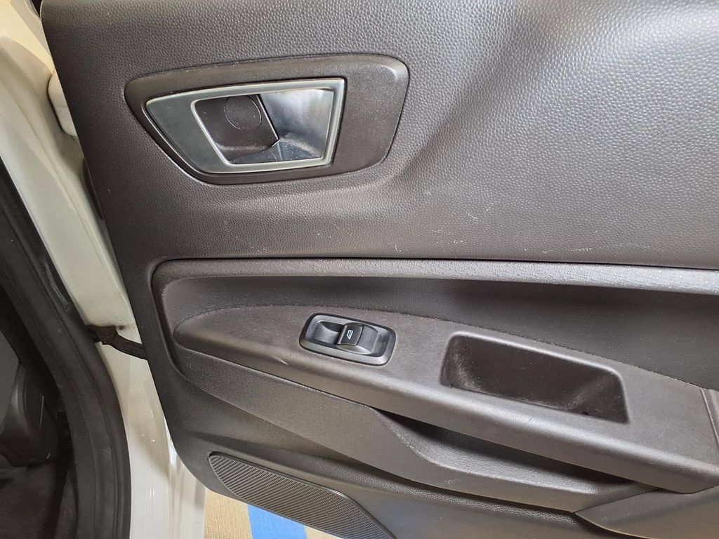 Used 2015 Ford Fiesta SE FWD image 26