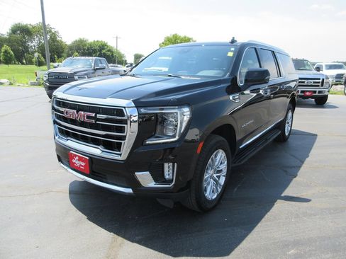Certified 2024 GMC Yukon XL SLT w/ SLT Premium Package AWD/4WD image 11