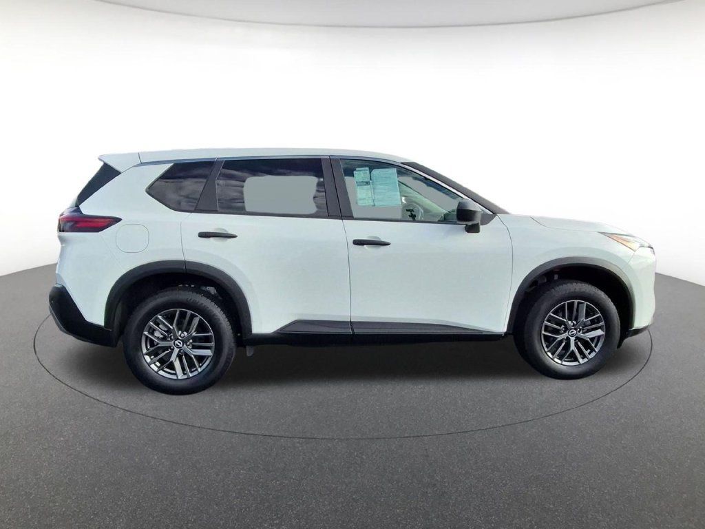 Used 2023 Nissan Rogue S FWD image 4