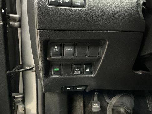 Used 2016 Nissan Rogue S AWD/4WD image 13