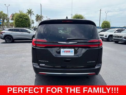 Used 2023 Chrysler Pacifica Limited FWD image 5