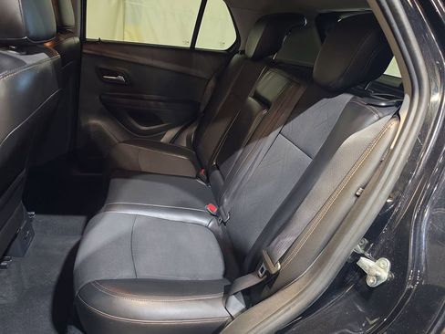 Used 2020 Chevrolet Trax LT w/ LT Convenience Package FWD image 23
