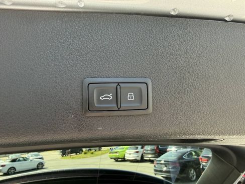 Used 2021 Audi e-tron Premium w/ Convenience Plus Package AWD/4WD image 11