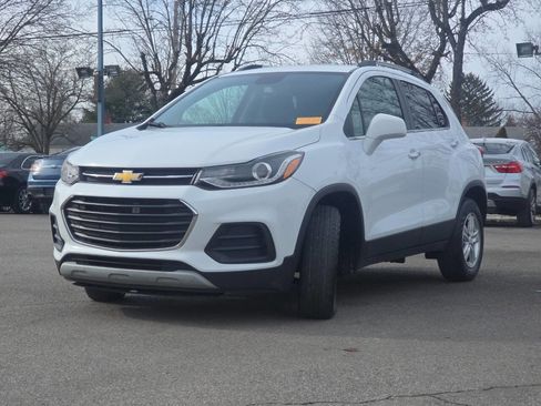 Used 2018 Chevrolet Trax LT w/ LT Convenience Package image 2