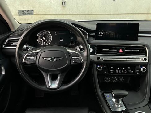 Used 2025 Genesis G70 2.5T image 14