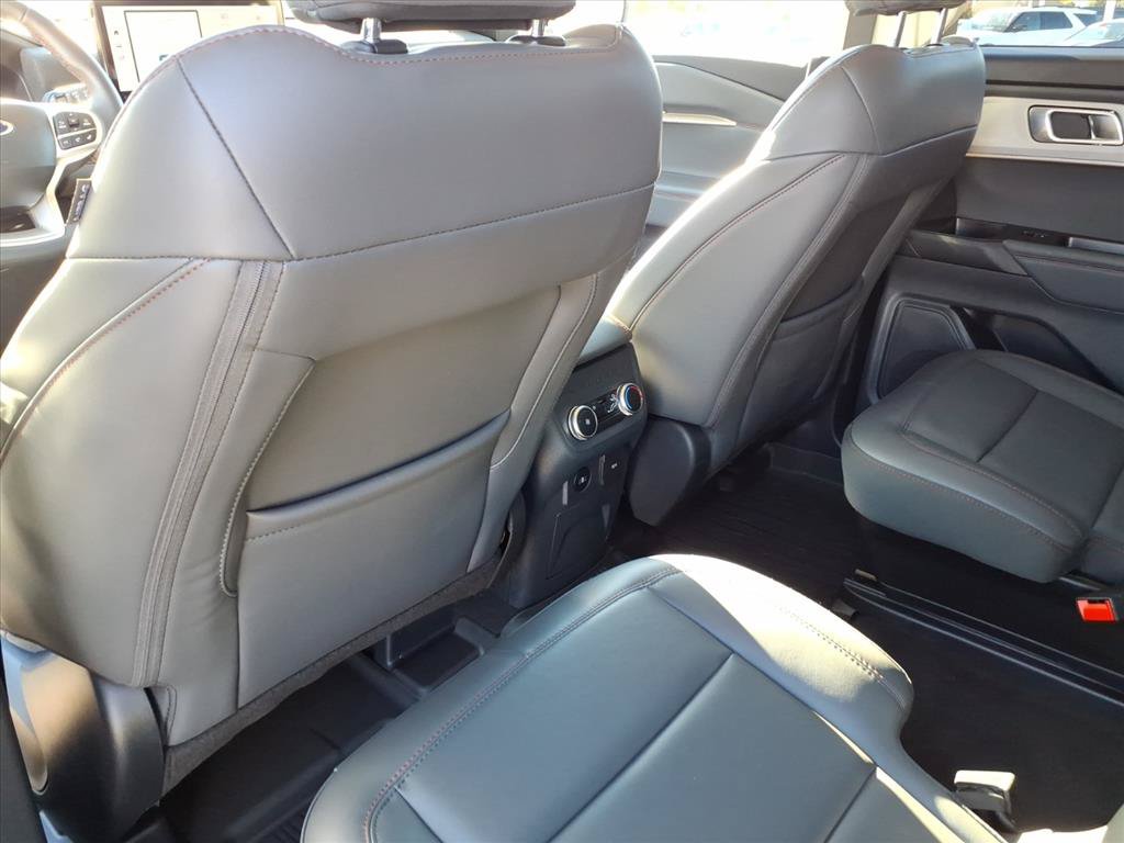 Used 2026 Ford Explorer Active w/ Active Comfort Package AWD/4WD image 8