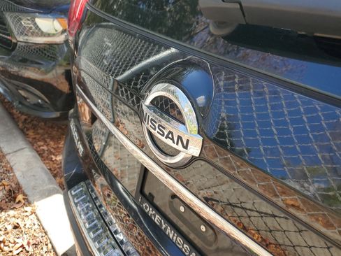 Used 2018 Nissan Rogue S image 4