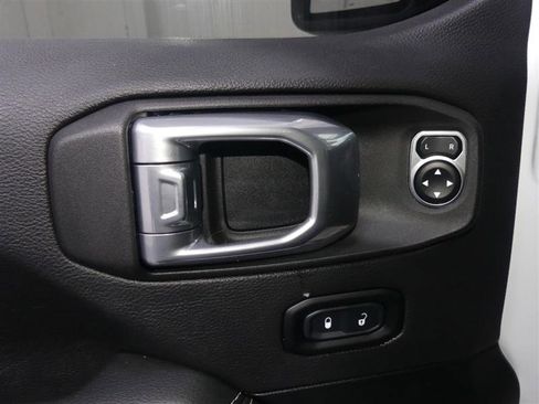 Used 2021 Jeep Gladiator Overland w/ Popular Equipment Package image 19