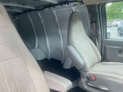 Used 2021 Chevrolet Express 3500 w/ Driver Convenience Package RWD image 17