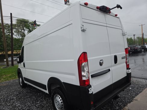 New 2025 RAM ProMaster 2500 w/ Convenience Group FWD image 12