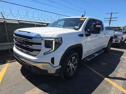Used 2023 GMC Sierra 1500 SLE w/ X31 Off-Road Package AWD/4WD image 2