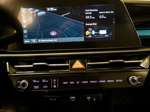 Used 2023 Kia Niro EX Touring image 27