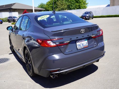 Used 2025 Toyota Camry SE w/ Convenience Package FWD image 9