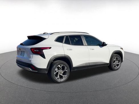 Used 2025 Chevrolet Trax LT image 14