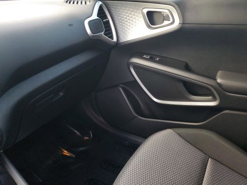 Used 2025 Kia Soul LX w/ LX Technology Package FWD image 23