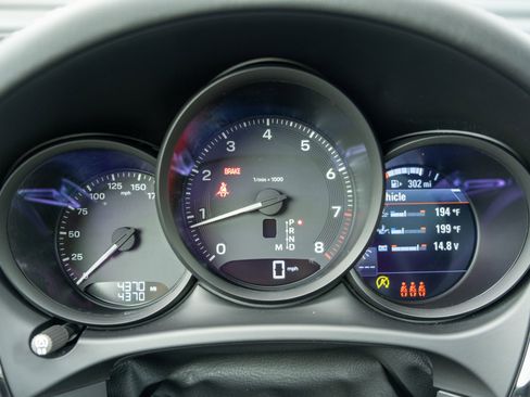 Certified 2026 Porsche Macan AWD/4WD image 25