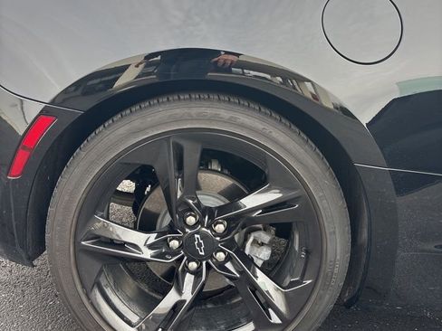 Used 2023 Chevrolet Camaro LT w/ Technology Package image 11