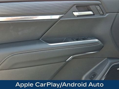 Used 2025 GMC Acadia Elevation image 16