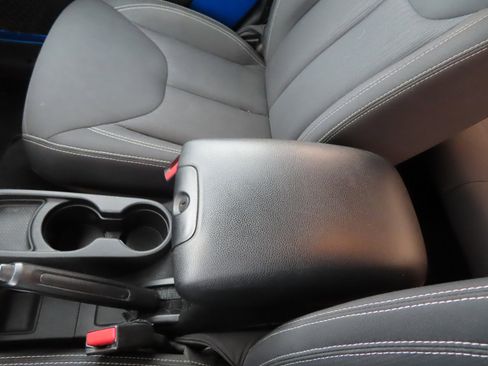 Used 2016 Jeep Wrangler Rubicon w/ Power Convenience Group image 32