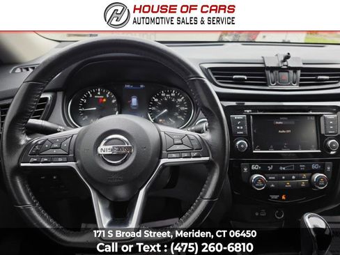 Used 2018 Nissan Rogue SV AWD/4WD image 24