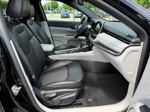 Used 2023 Jeep Compass Latitude w/ Sun and Sound Group AWD/4WD image 29