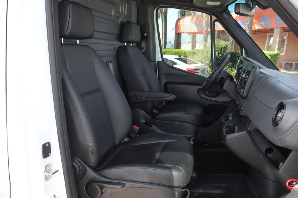 Used 2025 Mercedes-Benz Sprinter 2500 image 37