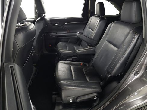 Used 2014 Toyota Highlander Limited image 32