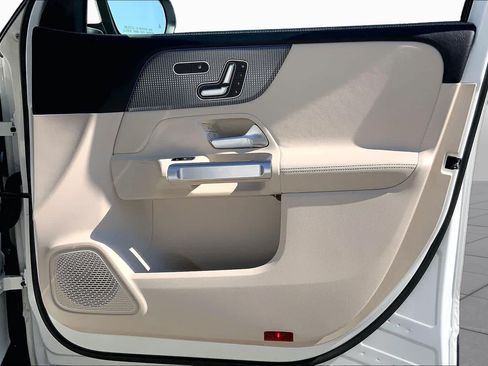 Certified 2022 Mercedes-Benz GLB 250 4MATIC image 23
