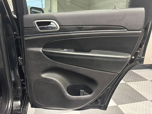 Used 2019 Jeep Grand Cherokee Limited AWD/4WD image 20
