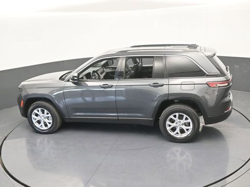 Used 2022 Jeep Grand Cherokee Limited image 52