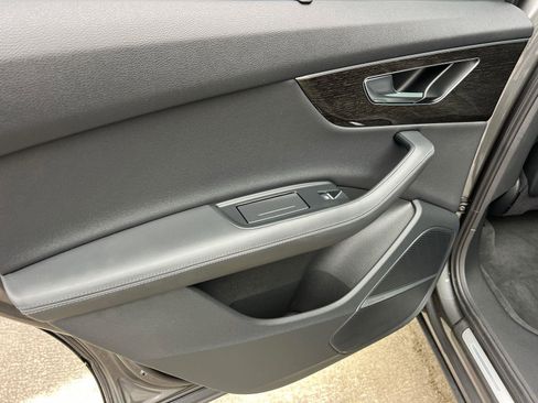 Used 2022 Audi Q7 Premium Plus w/ Premium Plus Package image 22